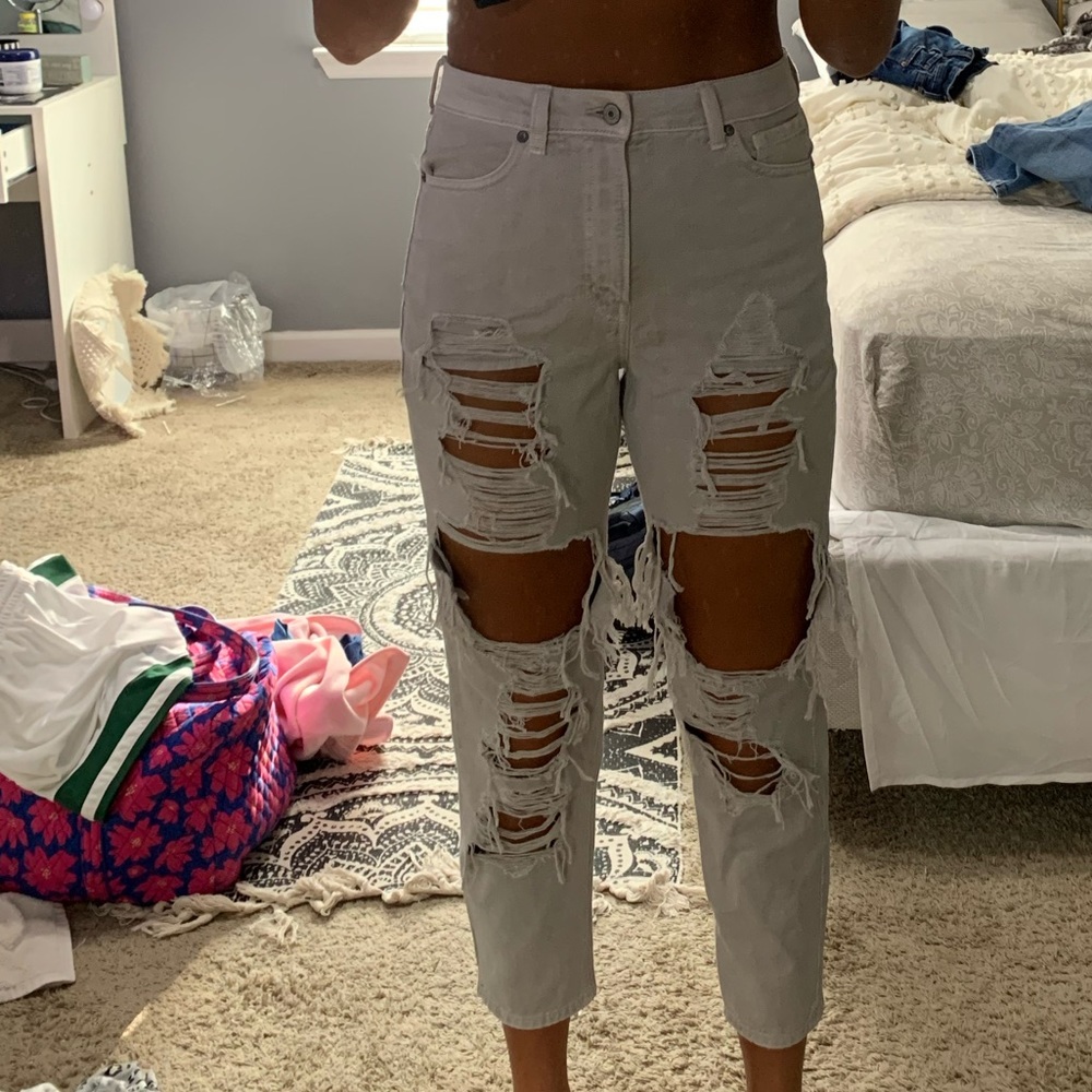 American Eagle Very Distressed light cream colored Mom Jeans